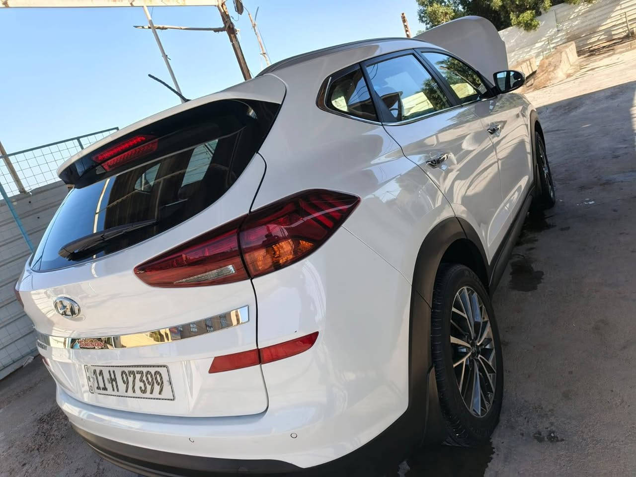 توسان فول 1/1
2019 

شركه  خيرات المهند   
سياره ماخذها زيرو اني  ماشية 97km.

ساید بریك رجل 

العدة الكاملة .

خمس عدسات زنون . مع نظام إضاءة إضافية عند الاتفاف يمينا أو يساراً . 

لد نهاري.  

ثلاث أنظمة قيادة. 

تحكم استيرن . 

بصمة أبواب + بصمه تشغيل

كشنات جلد

شاشة لمس .

كروز مثبت سرعة.  

تبريد قطعتين. 

تبريد ثلاجة . 

داخل صاج  دشبول  واستيرن🔴
 . 

حساسات وكامرة خلفية وامامي

.

كراسي كهرباء جلد وليس مخمل.  

.

مرايا شفط اوتو .

.ترحيب  

مخرج اوكس ويو اس بي وبلوتوث.  

بسمي تحويل ثاني يوم . 

🔴ما بيها بارد ولا صبغ 

رقم   بغداد .

مكينه 2000  كفاله 
  السعر 195 وبي مجال🔴 

مكان السياره بابل

***********
