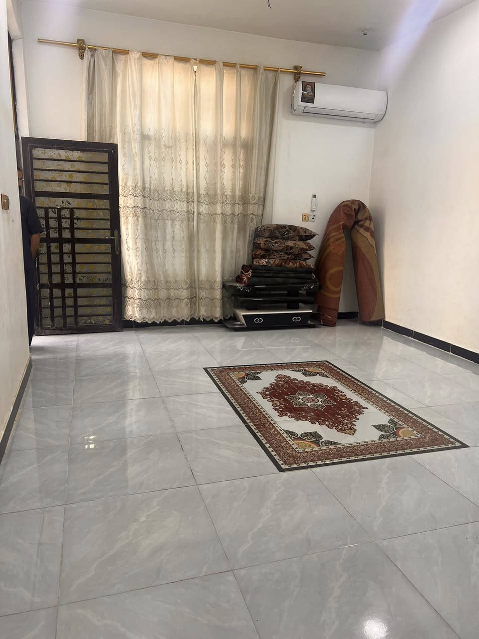 نموذج رقم 12 للبيع للبيع 

يتوفر لدى دلالية أبو فاضل السعيدي
بيت مساحتة 200م 
غرفتين نوم +صاله +مجمع صحيات +مطبخ +استقبال+طارمة 
بناء طابوك بالكامل 
معروض بسعر 70 وبيه مجال

📍حي الحكيم شارع الوائلية على الشارع الصب
كافه الخدمات كهرباء  و ماي ومجاري 

لاتصال ع الارقام التاليه 
***********////***********
