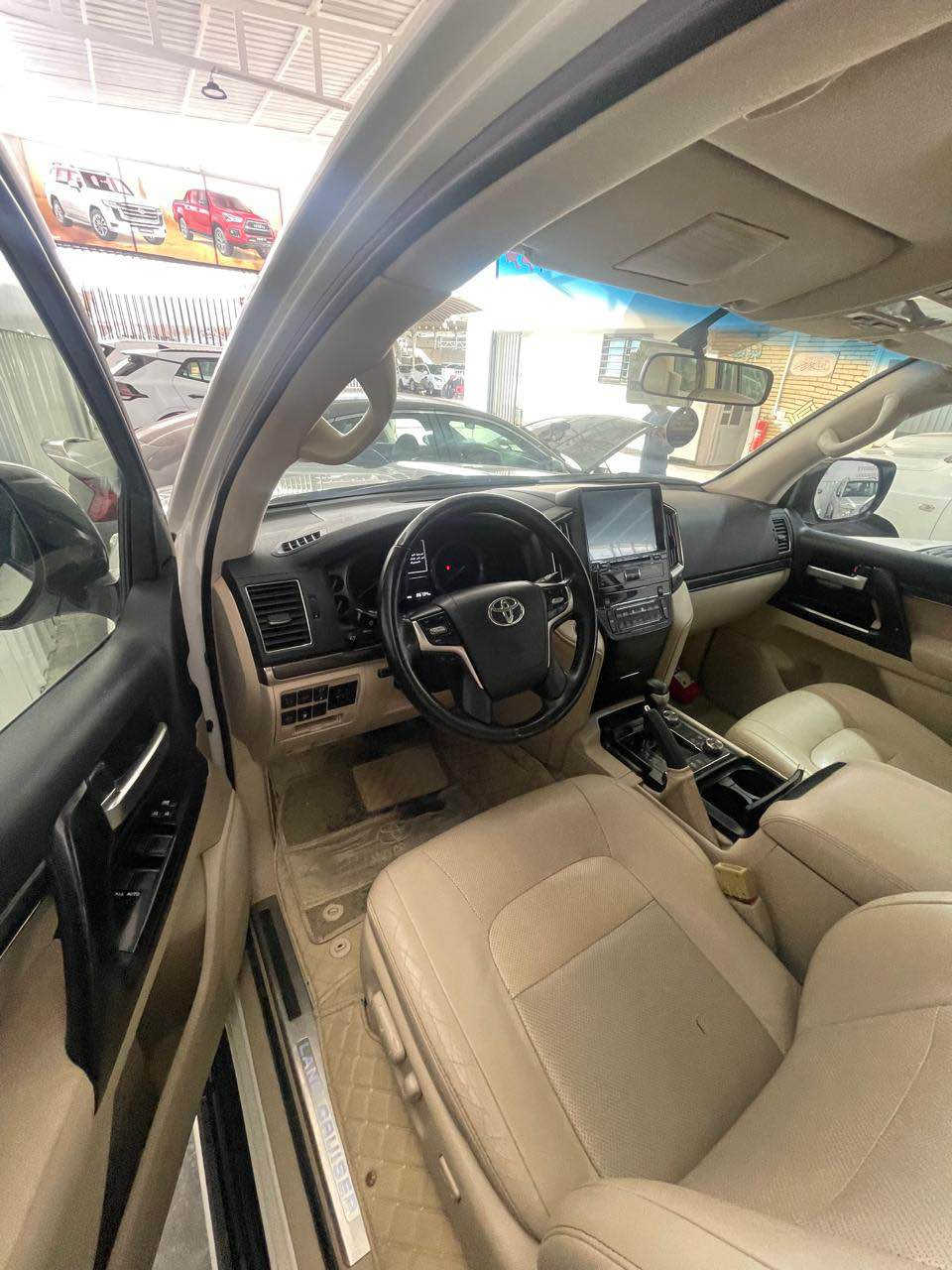 السلام عليكم . لاندكروز 2021 بريمير فول مواصفات ومعروف البريمير بالمواصفات رقم بغداد السياره بحالة الشركه جديده بمعنى الكلمه مكفوله من كلشي السعر 61000$ يعني 6 شدات و10 ورقه وبيها مجال بسيط حق الجيه للاتصال والاستفسار : *********** النجف, العراق
