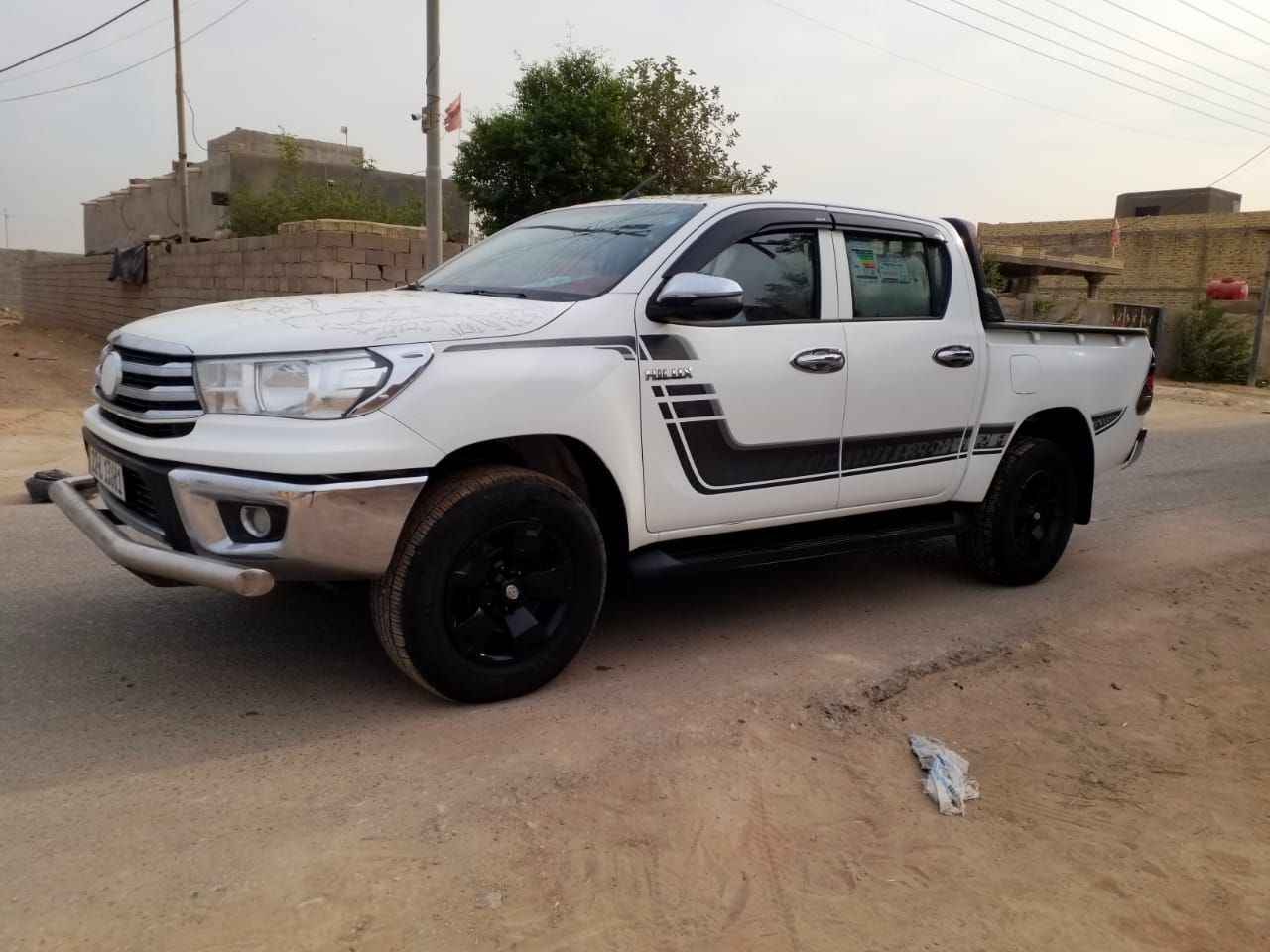 هايلوكس فور ويل للبيع موديل 19 مكفولة كفالة عامة كير اوتماتيك سنوية لل29 تخم تاير ارضيات جلد سيارة جديدة كلش للاستفسار ***********
