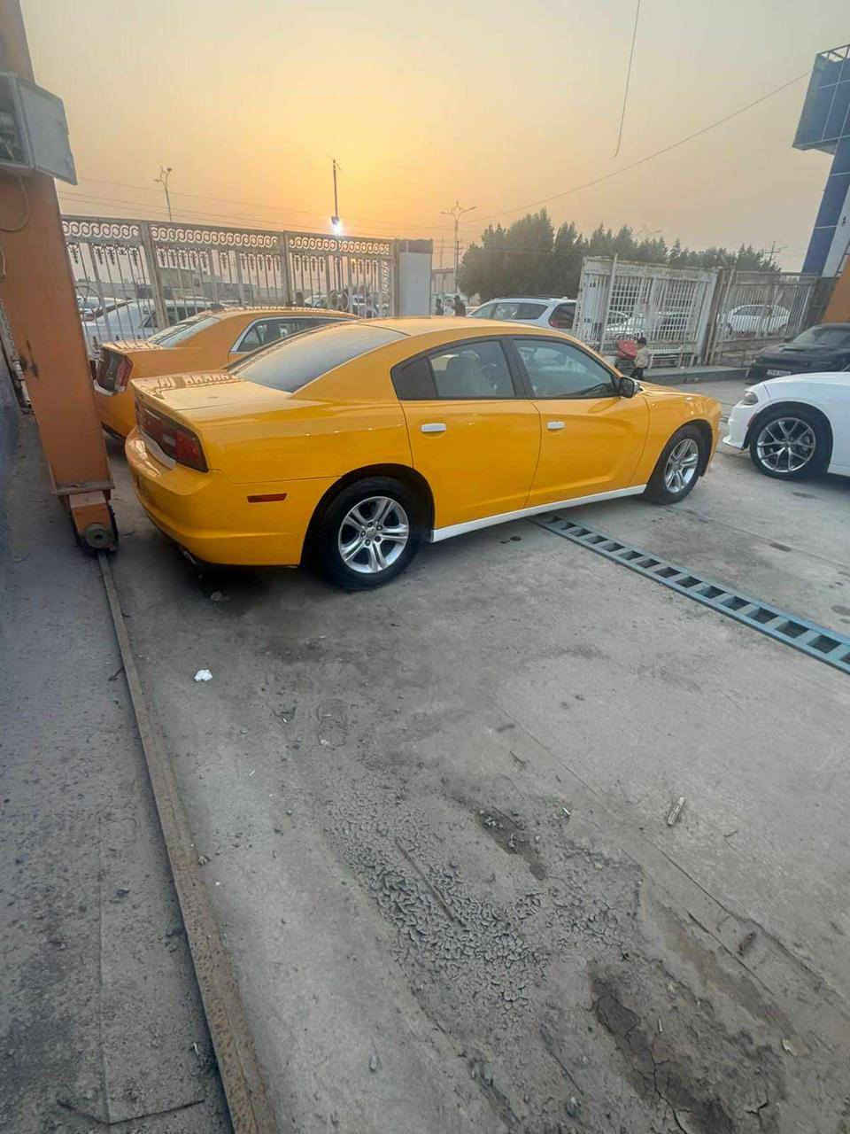 جارجر مديل ١٣ذيقارنكليزي سياره جازه ومكفوله ومصفره خطه ناصريه بصره سعر ١٣٥وبيه مجال بصيط امكلف بنشر هذه رقم راعيه ***********
