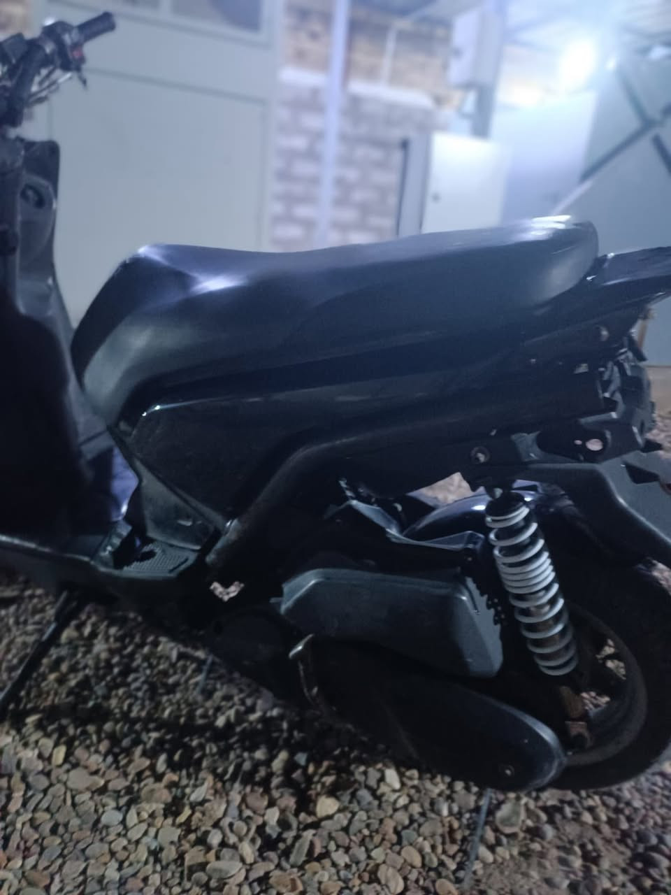 سكنس جبلي مديل 2011 مكينه 125cc بدون تزويد على وضع البلاد دراجه نضيفه شلعه معدل 6 قطع كاربون فايبر بيها ضربه بس ما ماثره على الدراجه السعر 850 بيها مجال الرقم (***********)
