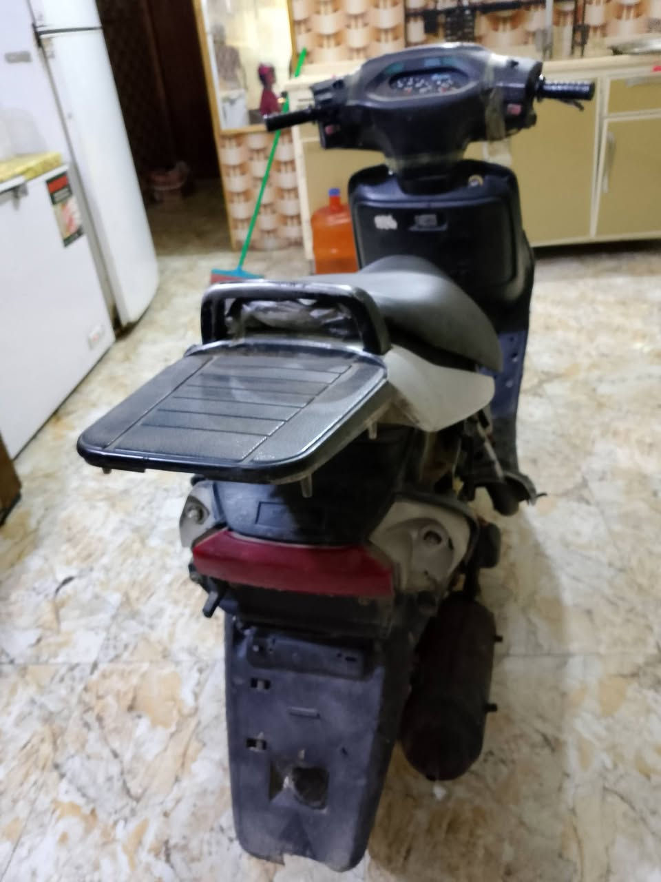 فضااي سرعه 100 ياباني  تشتغل نكره وحده مكينه ناعمه خرسه شلعه معدل فول  مكان الزعفرانيه 200 بيه مجال للطيبين ***********
