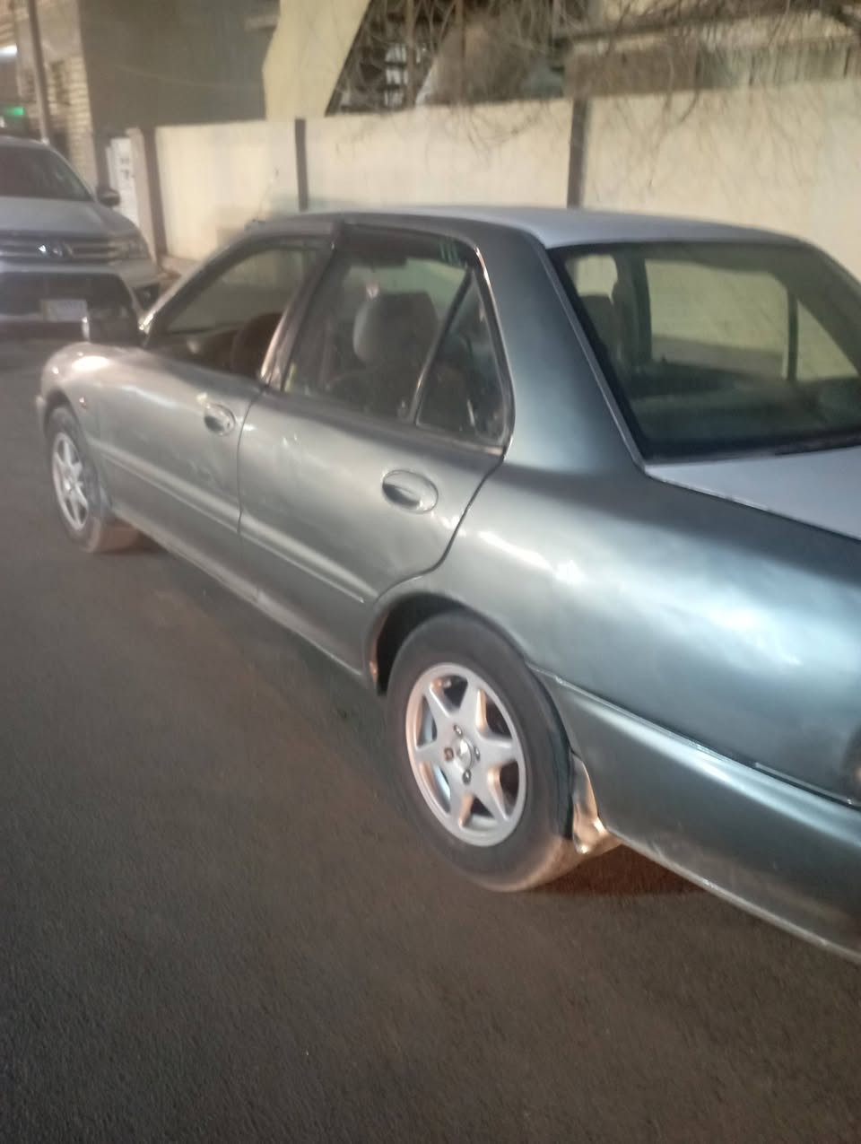 نظرا للوعود الكاذبة تم اعادة النشر
السلام عليكم للبيع فقط 

بروتون موديل 2005  المواصفات 
كير اوتوماتك , رقم الماني نجف , كشر السيارة جيد , تبريد شغال , كهربائيات شغالة مع شاشة وكاميرا خلفية , عيبها المكينة تبخر فقط سعرها ب25 ورقة وبيها مجال 
مكاني بغداد شارع فلسطين
للاستفسار ***********
