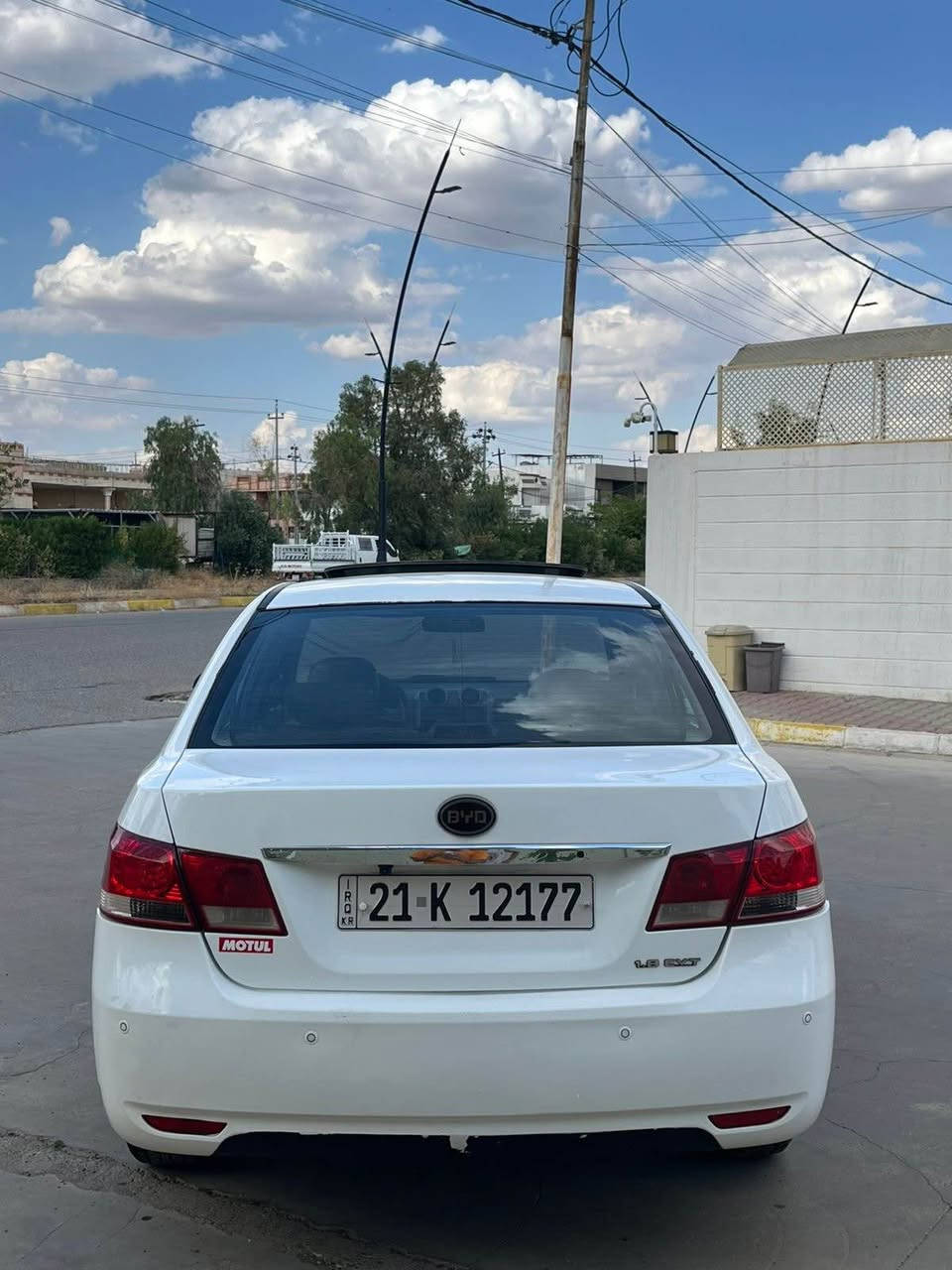 سلام عليكم
للبيع BYD كلين 2014 بدون صبغ كير اوتو
سنويه رقم جديد بيها كود بنزين شرط تحويل
محرك كير شرط تبريد شغال تخم تاير جديد 
كهربائيات كلها شغاله سياره كلش حلوه وجاهزه بدون مصرف سعر 63 بيها مجال كلش قليل مكان سياره كركوك *********** بيها واتساب هم كركوك, العراق
