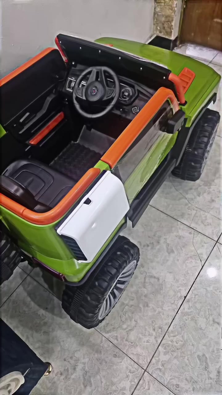 سياره شحن + ريمونت عن بعد حجم كبير مقعدين من عمر 2 سنة لحد عمر 12 سنة
 جديدة لك شخط مابيها السعر 180
علما سعرها بالمحلات 280 
مكان ماعندي بالبيت 
*********** واتساب 
عنوان بغداد الكرخ
