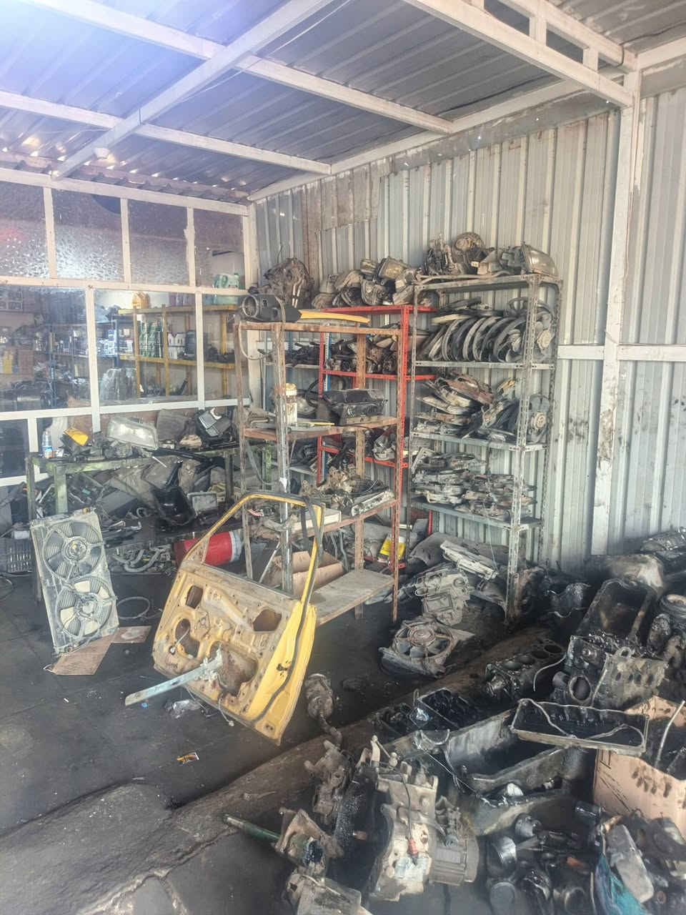 السلام عليكم تفصيخ جميع انواع السيارات الايراني  يتوفر جميع قطع السيارات الايراني اشتري السيارات تسقيط سعر 12 ورقه فما فوق مصفر هاي غرامات بصمه سريعه عنوان الزعفرانيه قرب جامع الصدرين  ***********
