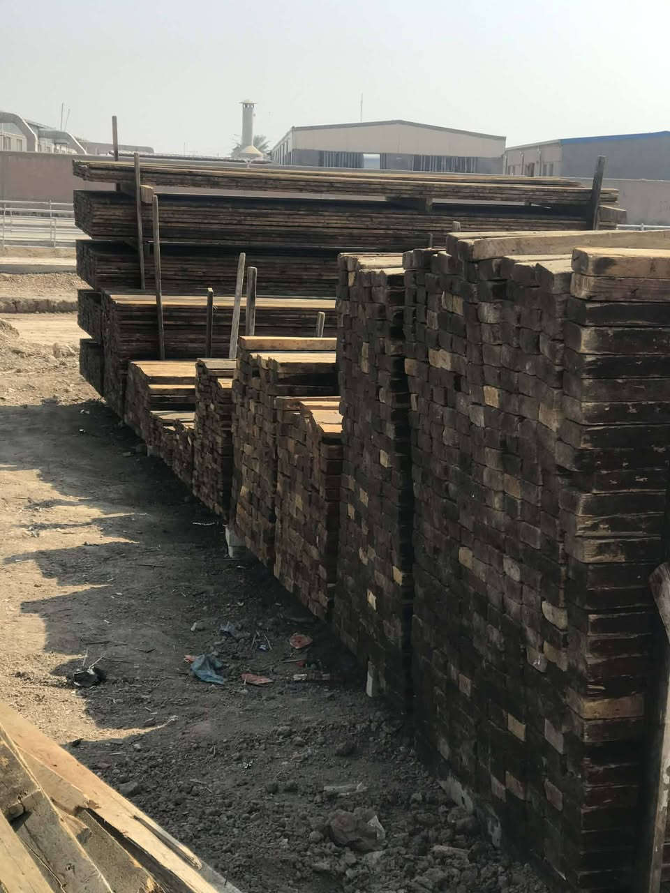 قالب خشب للبيع.  العدد   13 مكعب    روسي تارس 25ملم 
((مشتغول ثلاث شغلات)). أنضف من الصور.  مكان حله 
‏‪***********‬‏
