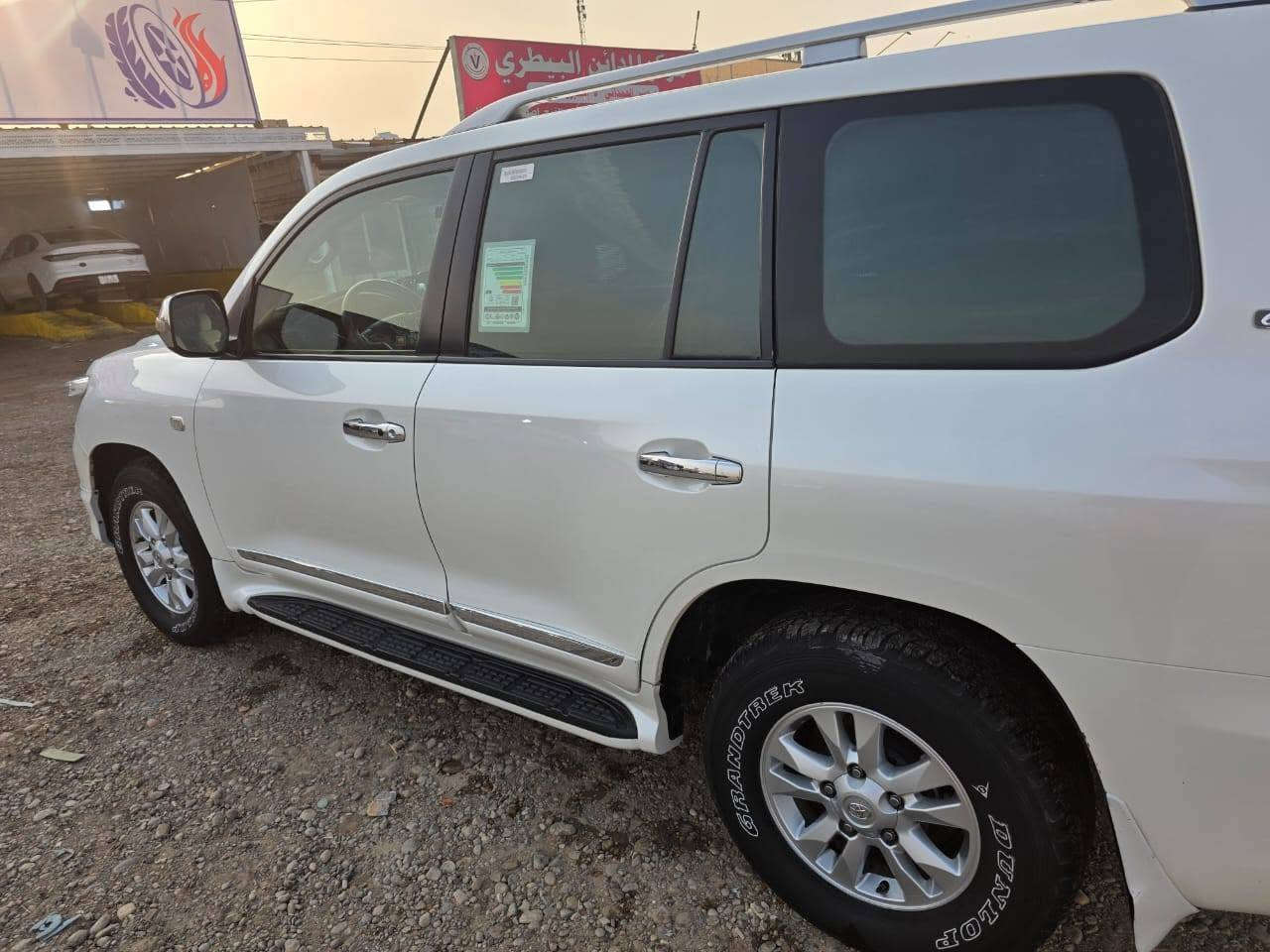 للبيع او المراوس اقره المنشور قبل متعلق فدوة السيارة جديدة جديدة برغي ماناقصة
لاندكروز 2011 ستينيه اصل تكمة وسنوية فول موصافات G.X.R.I 1/1 ✅ للبيع او المراوس 
رقم دهوك 
مكفولة كفالة عامة بيه بارد شي قليل جدا جدا 
مكينة وضع الشركه مامفتوح وكالة🔴
كير وضع الشركه مامفتوح 🔴
استخدام شخصي جدآ نضيف 🔴
السعر ((340)) وبيها مجال بس للشراي ✅
مكان السيارة بغداد متواجد ع نت 

مواصفات GXR.i  فول vip 🔴 
فتحة سلايت روف 
محرك 6سلندر المرغوب فلتر عالي وضع شركة ✅
محدثة من الداخل فقط 2022 لغرض جمال الشكل الداخلي لان السيارة مال جنيان وصاحبة حب هلشي 
بصمه تشغيل 
داش كام امامي خلفي 
بصمه ابواب 
كروز سرعة 
يدات نيكل 
زراكات
مري قلاب 
7راكب                     
ثلاث قطع تبريد 
كشنات كنتارة
كرسي كهرباء 
فور ويل 
٨ايرباك 
تخم تاير دلوب اصلي 
دشبول ليزري 
دوسات لاندكروز ليزري  
ثلاجة 🧊 
كامرة خلفيه
لايت زنون اصل 
لدات بريم اصلي 
اشاير بلمري 
اشاير بلجاملغ
حساس امامي خلفي 
تخم تاير دنلوب اصلي
اطلع تراي للبصرة 🤣🤣
*********** متواجد واتساب وفيس بوك واتصال على الرقم
