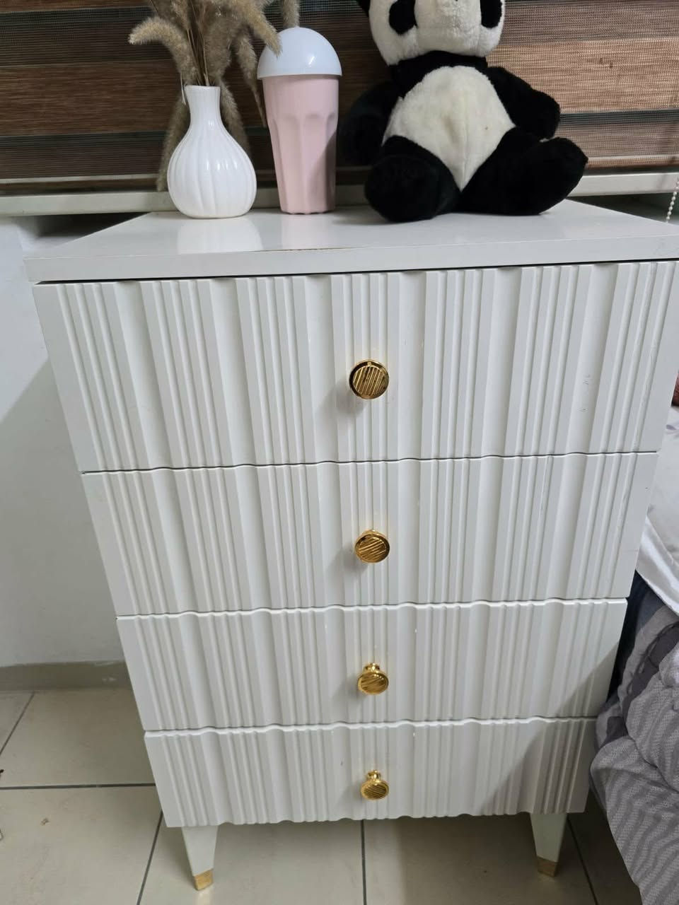 اثاث شقه كامل للاستفسار 
هذا الرقم ***********
