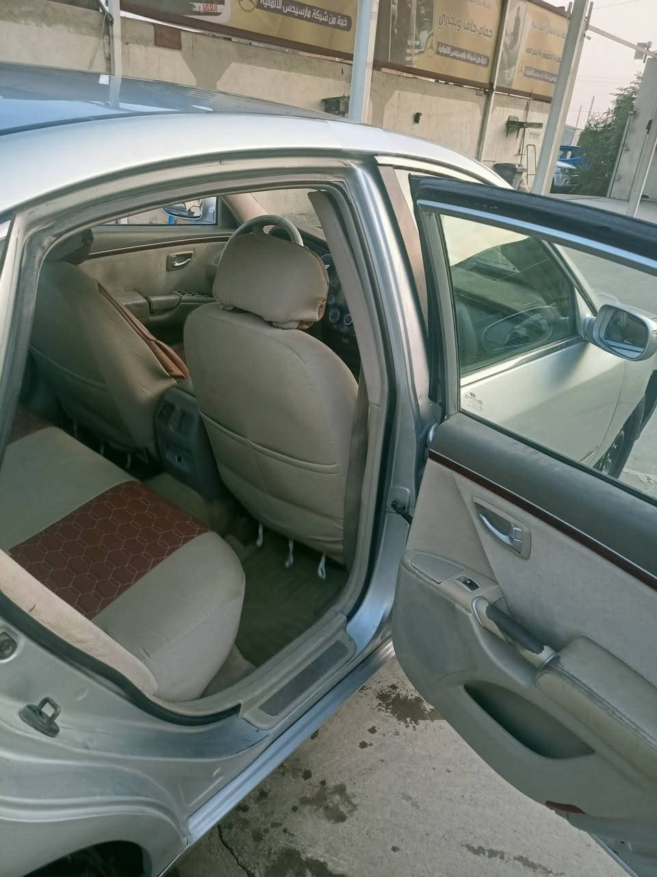 مستعجل على بيعتها كلش 
ازيرا 2008 مصبوغه عام اثر جراد 

رقم بغداد نكليزي تتحول وين ماجان بأسمي  تحويل ثاني يوم. تخم تاير جديد 
مكينه كير جدد كفاله 

كهربائيات شغاله 
حداديه 90%
تبريد ثلج 
شلعتها تشك الكاع 

6 سلندر مكينه 2700 المرغوب 

السعر 80وبيها مجال بسيط 

مكان سوق الشيوخ 
***********
