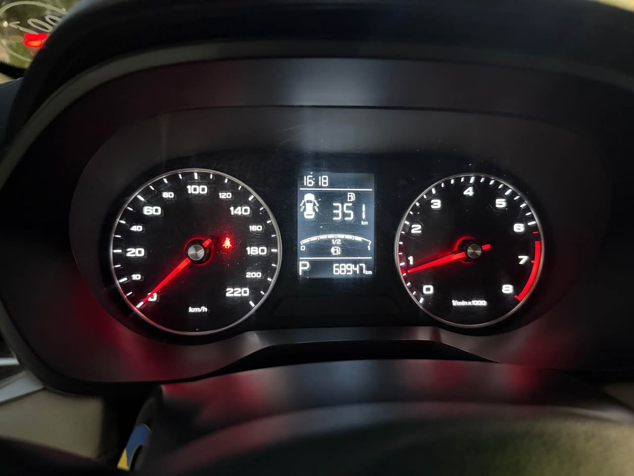 سلام عليكم 
MG5 2020
للبيع فقط لون ازرق حبري 
موصفات استندر بلاص اعتيادي 
بدون فتحه 
سياره بدون قطره صبغ فقط بيها تعديل بارد مبين بلصور 
كير ومكينه شرط شركه برغي ما مفتوح 
ماشيه 69 الف 
باتري و تايرات كلها جديد 
صدر و ادامه كلها جديده 
بطاقه بانزين بيها 
سنويه باقي بعد سنه يخلص 
سعره 87 وبيها مجال بسيط 
مكاني كركوك 
*********** كركوك, العراق
