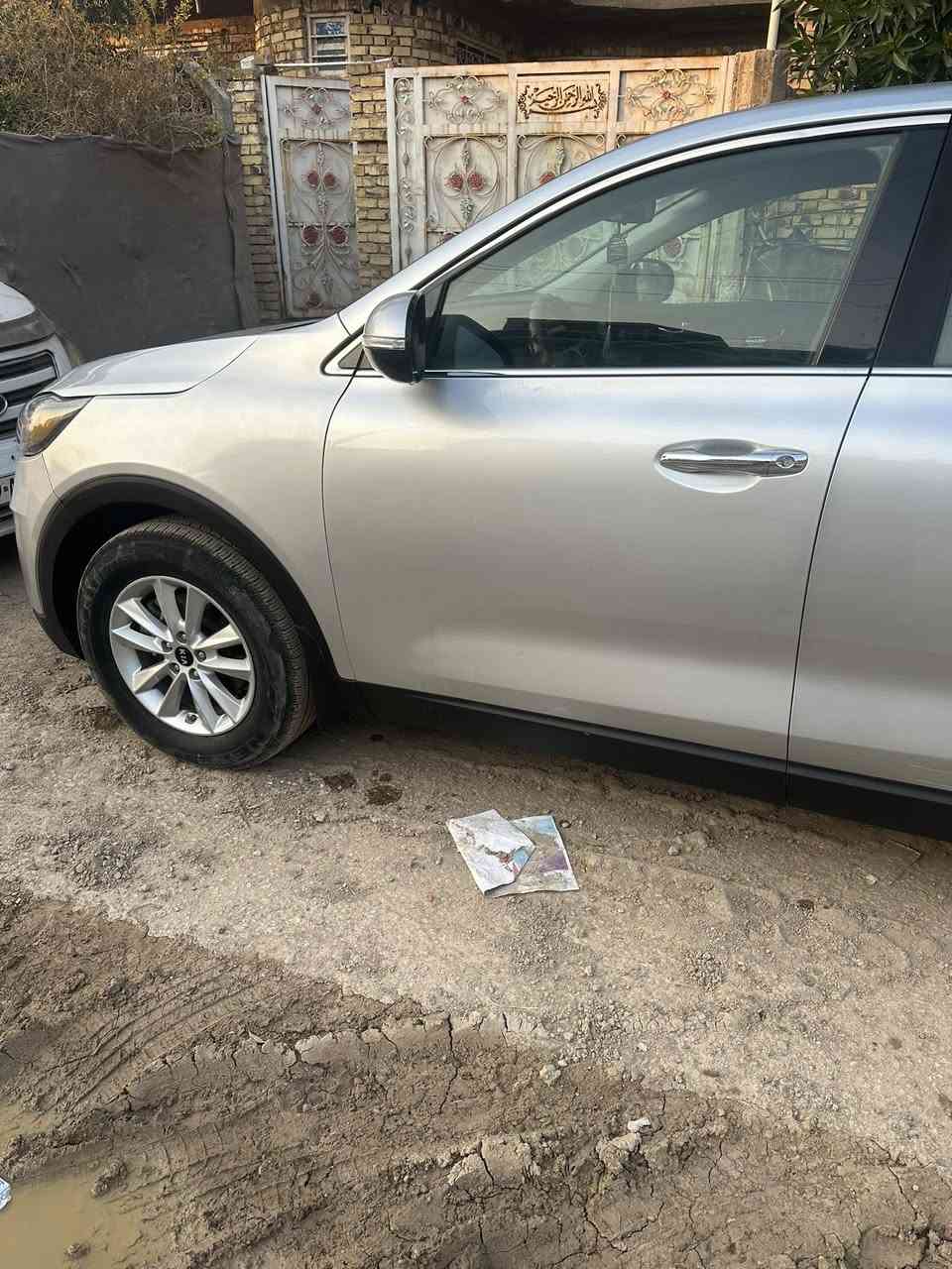 السلام عليكم ورحمة الله وبركاته  عندي سورينتو 2020رقم بغداد باسمي صار اربع سنوات محرك 2400 مكفول كير مكفول حداديه فول تخم تاير كوري وارد أمريكي ضربتها من الأمام بنيد وجاملغ أيمن وأيسر سعرها 185 وبيها مجال ترهم بيع وترهم مراوس حسب القناعه
للاتصال *********** واني حاضر للطيبين
