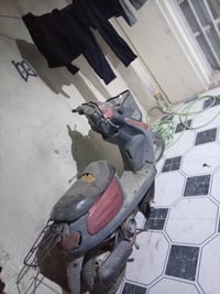 دراجه منغولي للبيع ما بيه شي بس الهندر لاطش السعر ١٠٠ الف ومتوازي عليه...