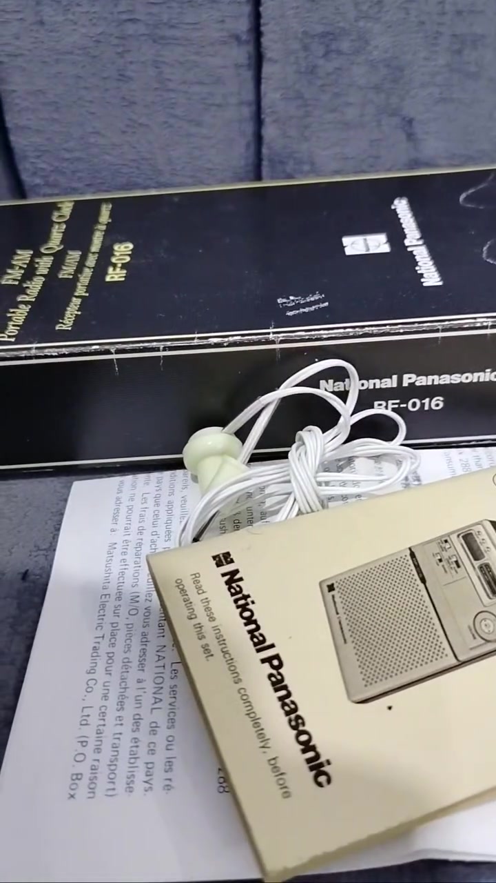 راديو جيب حجم صغير ماركة ناشنال بانسونيك
تم صنع راديو الساعة المحمول National Panasonic RF-016 (المعروف أيضاً باسم Mr. Thin) 
في عام 1978 في اليابان.
موجات FM AM  يعمل بشكل ممتاز
يشتغل بطاريات حجم صغير كونترول عدد 2
الراديو مثل ما واضح  بالكارتون جديد مستعمل قليل جدا 
كتلوكات جنطة جلد اصلية  ملحقات كامله مع الراديو 
اي استفسار مراسلة الخاص


**إذا كنت صاحب هذا الإعلان وتريد حذفه لأي سبب، رجاءا أرسل رسالة إلى الدعم الفني**