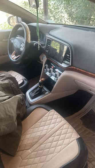 السلام عليكم النتر ٢٠ رقم بغداد بسامينا ماشيه ٨٨الف على الفحص فول موصفات السعر ١٦٥ وبي مجال عنواني كربلاء طويريج الشراي يتصل *********** السياره كفاله  عده دحجه بالباب الخلفي والباقي كفاله
