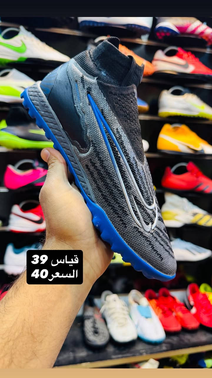 السلام عليكم 🫡 

احذية كرة قدم تارتان اصلي أوربي مستخدم 

كل القطع نظافة 90% وأكثر 

موضح بالصور القياس والسعر 

العنوان/ كوت - الشيشان عمارة التجهيزات الرياضية مقابل صيدلية عسل 

هـ/ ***********

البيع جملة- مفرد

يتوفر لدينا جميع أصناف احذية كرة القدم
