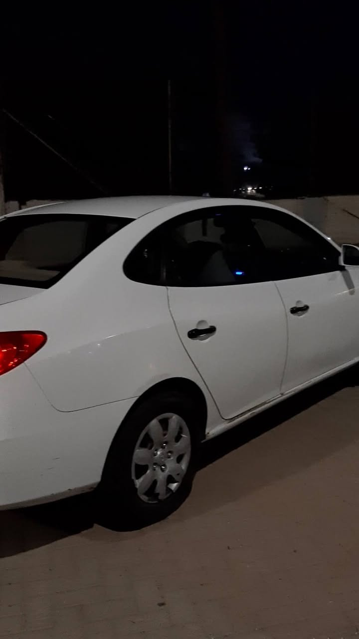 السلام عليكم 
النترا 2009 خليجي
لون ابيض
المحرك 1600
عداد المسافه 161,000
مواصفات السياره خليجي 
السياره محركها كايم
سعر السياره 100 ورقه
 لان رقمهه رباعي مميز 
مكان السياره كربلاء 
للاستفسار على الرقم : ***********
