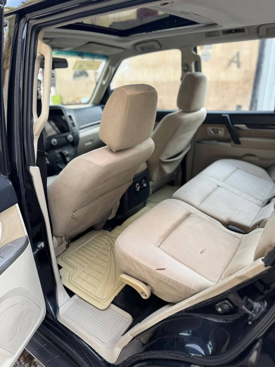 باجيرو 2013 حبتور   مواصفات  GLS مكينة 3500  فور ويل  تحديد سرعة شاشة ايباد مصابيح زينون  مرآة شفط 4 تايرات جديدة صدر جديد گير ومكينة  خير من الله سياره ماشيه 120 الف حقيقي سياره كفاله عامه عده بنيد
رقم:***********
سعر 180 بيها مجال بسيط
تريد وكاله تريد تحويل 
بغداد
سونار موجود بلمنشور
