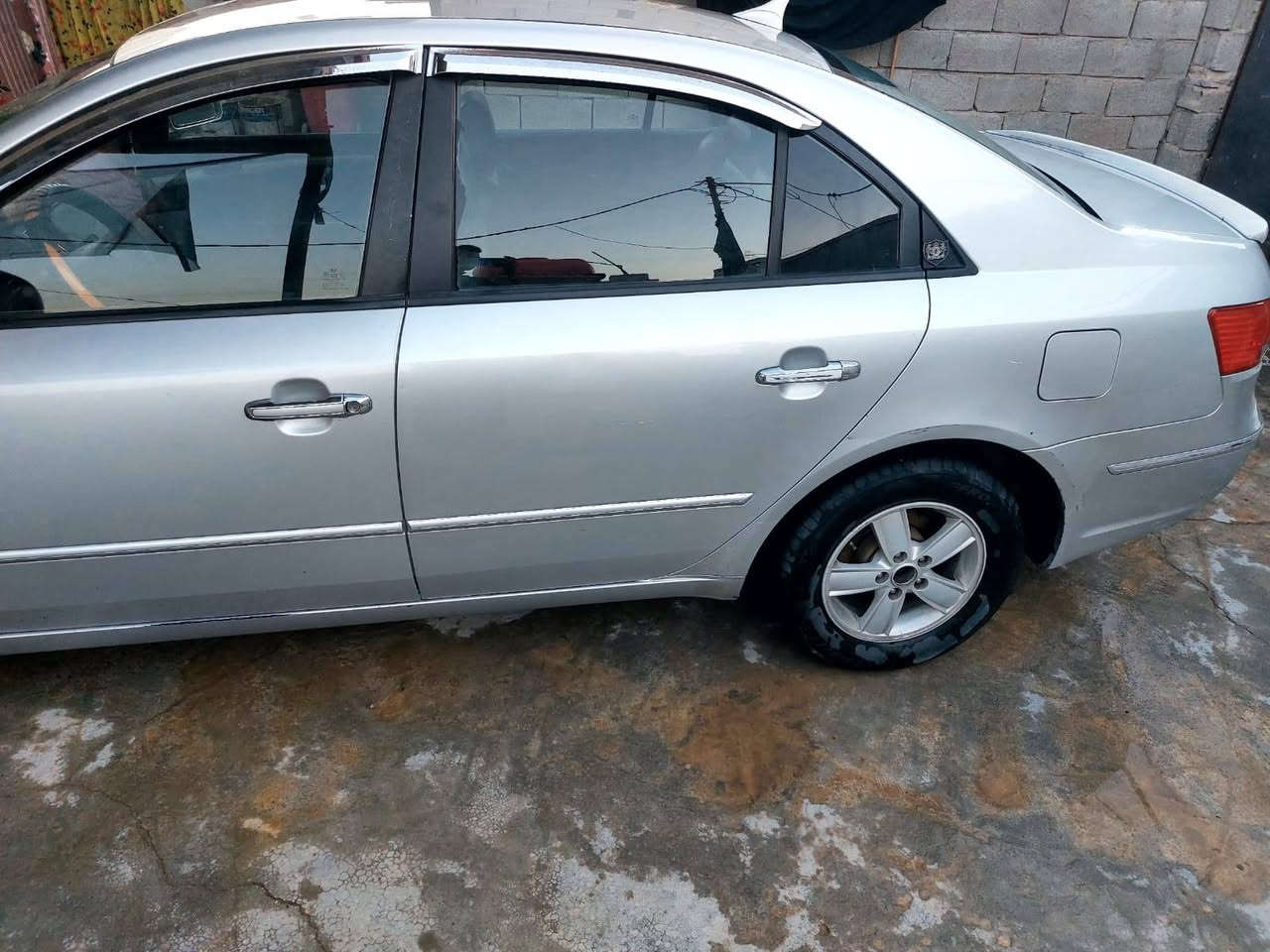 سلام عليكم سياره سوناتا للبيع موديل ٢٠١٢ كوري مشترك مكينه 2000 سياره مكفوله من صبغ وضربه جاهزه كير ومكينه وتبريد وتخم تاير حداده رقمه بغداد وكاله عامه تحويل مباشر سنويه 2028
السعر $100وبيه مجال 
العنوان البصره خور الزبير رقم الهاتف ***********
