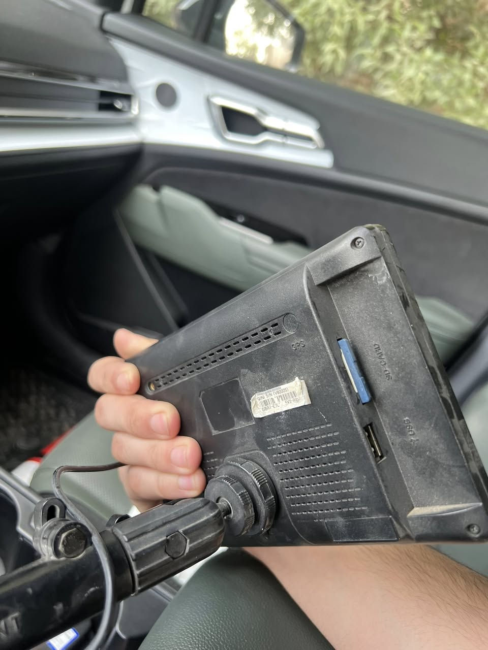 شاشه جي بي اس مجرد يحتاج تغير لغه السعر 60 وبيه مجال الرقم ***********
