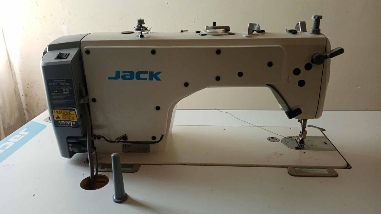 پێشانگای ئیلهام بۆ مەکینەی درومان 
مەکینەی جاک f5  دەستی دووبێ عەیب و بەشەرت بۆ فرۆشتن...
شوێن سلێمانی ....
ژ.م.***********
