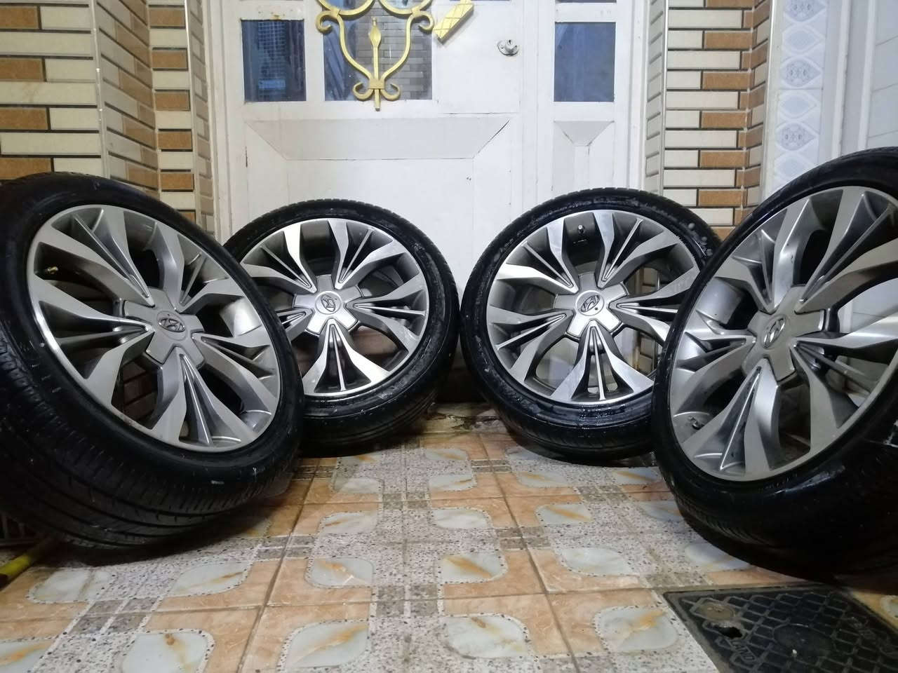 سلام عليكم ورحمة للبيع وياله سوناتا فول جدد مع تخم تاير نضيف مكاني نجف ابصخير ***********
سعر 500 بيهن مجال
