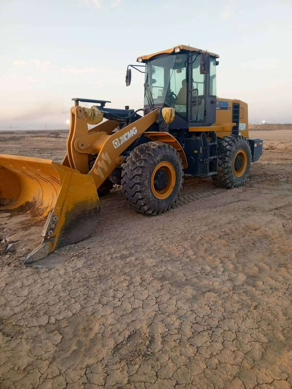 السلام عليكم للبيع موديل ٢٣ كفاله عامه مكلف بنشر صاحب المال***********
