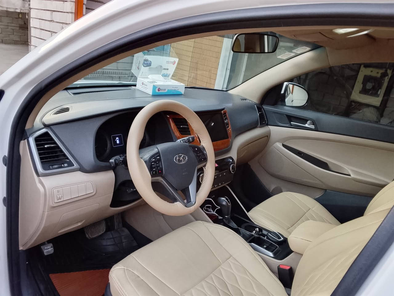 السلام عليكم
توسان خليجي موديل ١٦ شكل ١٧ محرك ٢٠٠٠ دوش ماشيه ٨٨ 

تحكمات استيرن جهتين صدر خلفي امامي شركه جديد 

مابيها اي نقص جاهزه هزه وفحص وسنويه لل٣٠ 

تخم تاير استخدام شخصي رقم بغداد بسمي 

سونار ولصور واضحات 

السعر١٧٥$

للاستفسار الاتصال ***********
