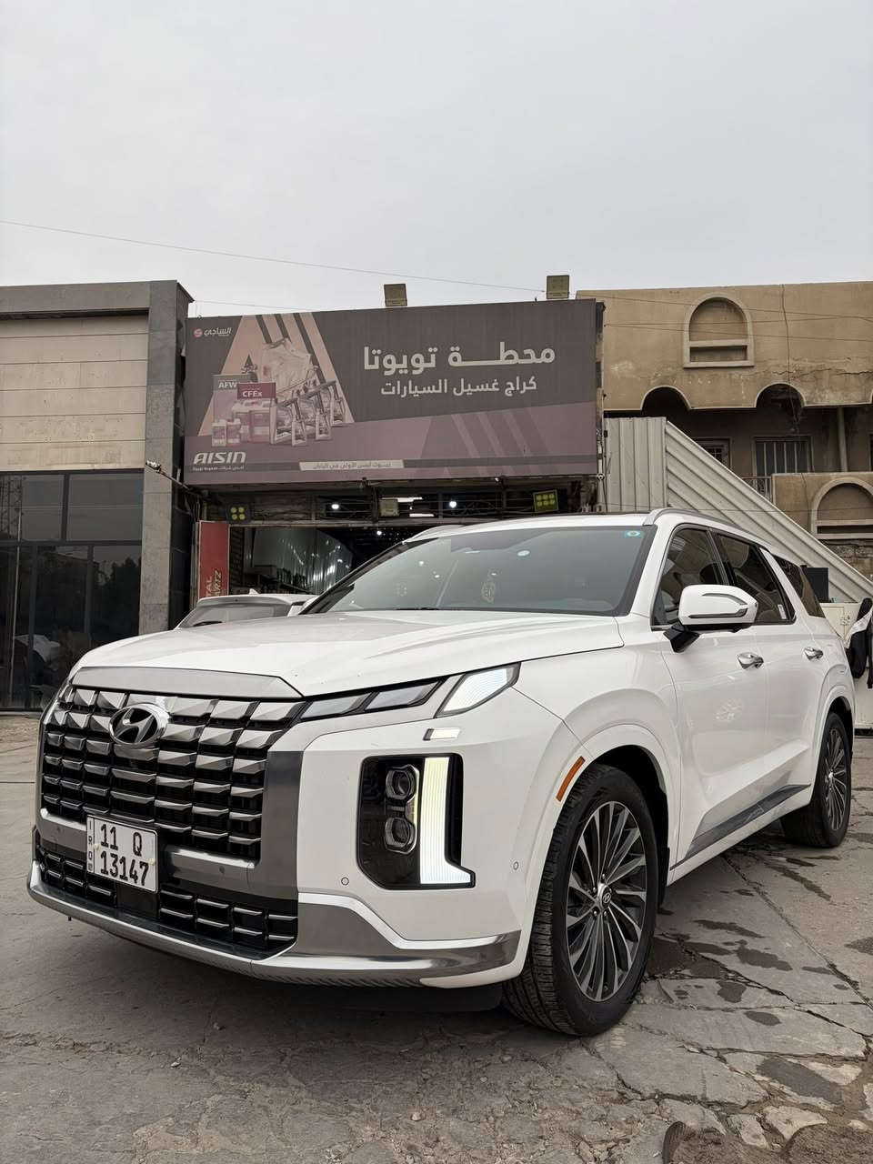 بلسايد موديل 2023 كلكرافي 
اعلى فئة فول مواصفات 
تتدفئة وتبريد المقاعد 
 كشن منفصل 
كشن الساىق مساج 
تتقدم وترجع عن طريق البصمة 
مقاعد الاخيرة كهرباء وتبريد 
رادارات وتحديد مسار السيارة بيه هواية مواصفات واكيد تعرفوه
السيارة مكفولة كفالة عامة من كير ومكينة وبدي حادث السيارة تقرير مياه امطار 5% ومؤشر بأخير صورة خط احمر للدوسة وتقرير امريكا تعمل وتسير والسيارة صورة اميركا موجودة بالمنشور مع رقم الشاصي  وشرط السونار 
السيارة ماشية 33 الف ميل 
مكان السيارة بغداد المنصور 
وسعره 34.500$ وبيه مجال بسيط والبيع على شرط التحويل 
للاستفسار*********** 
***********
