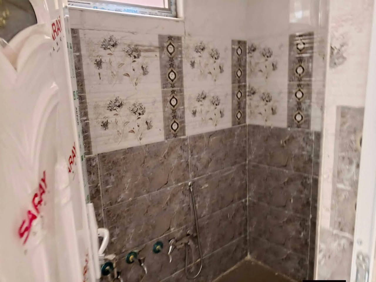 مشتمل للايجار مساحة 85م
مدخلين
استقبال وحولى مطبخ وخدمات في 3 و4نوم
.........
موقع المشتمل الشعب
......
مراجعة مكتب لادلية الامين
بادارة ابو ايمن الحميداوي
***********
