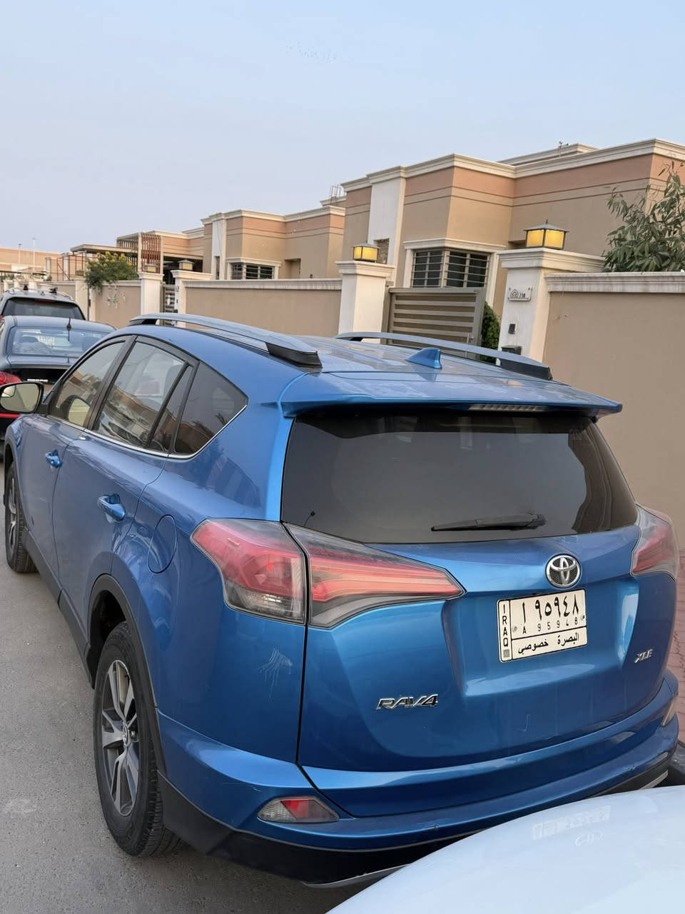 راف فور 2017  Xle
وارد امريكي مكفول من الضربة 
تقرير غرق تعمل وتسير
وصارلها ٨ سنوات عندي 
موجودة بالبصرة ورقمها بصرة
سعرها ١٦٤ 
رقم الهاتف : ***********
