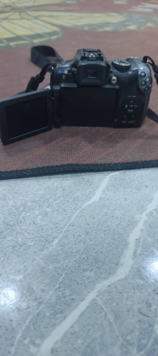 السلام عليكم كاميرا نوع كانون نضيفه رايدهه 125الف وبيها مجال مكاني الجزيرة *********** واتساب
