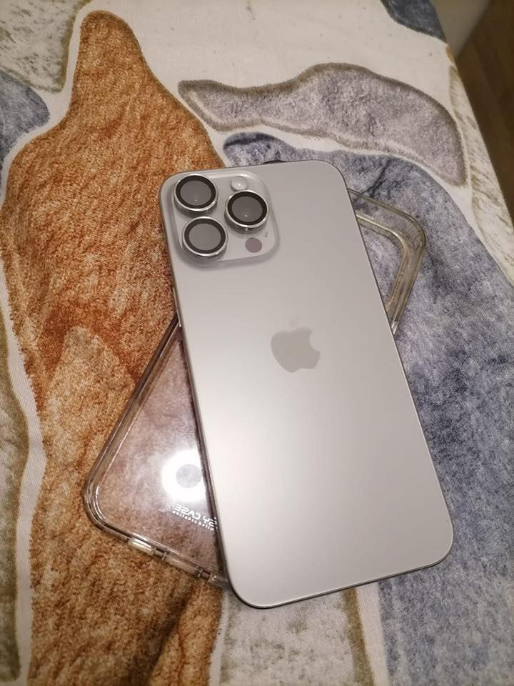 ايفون 15 برو ماكس 
بطارية 91
لون تيتانيوم 
ذاكرة 256
بي فقط نقطة بل كامرة الامامية موجودة بل صور
اريدة مراوس وية s24 الترا
***********
