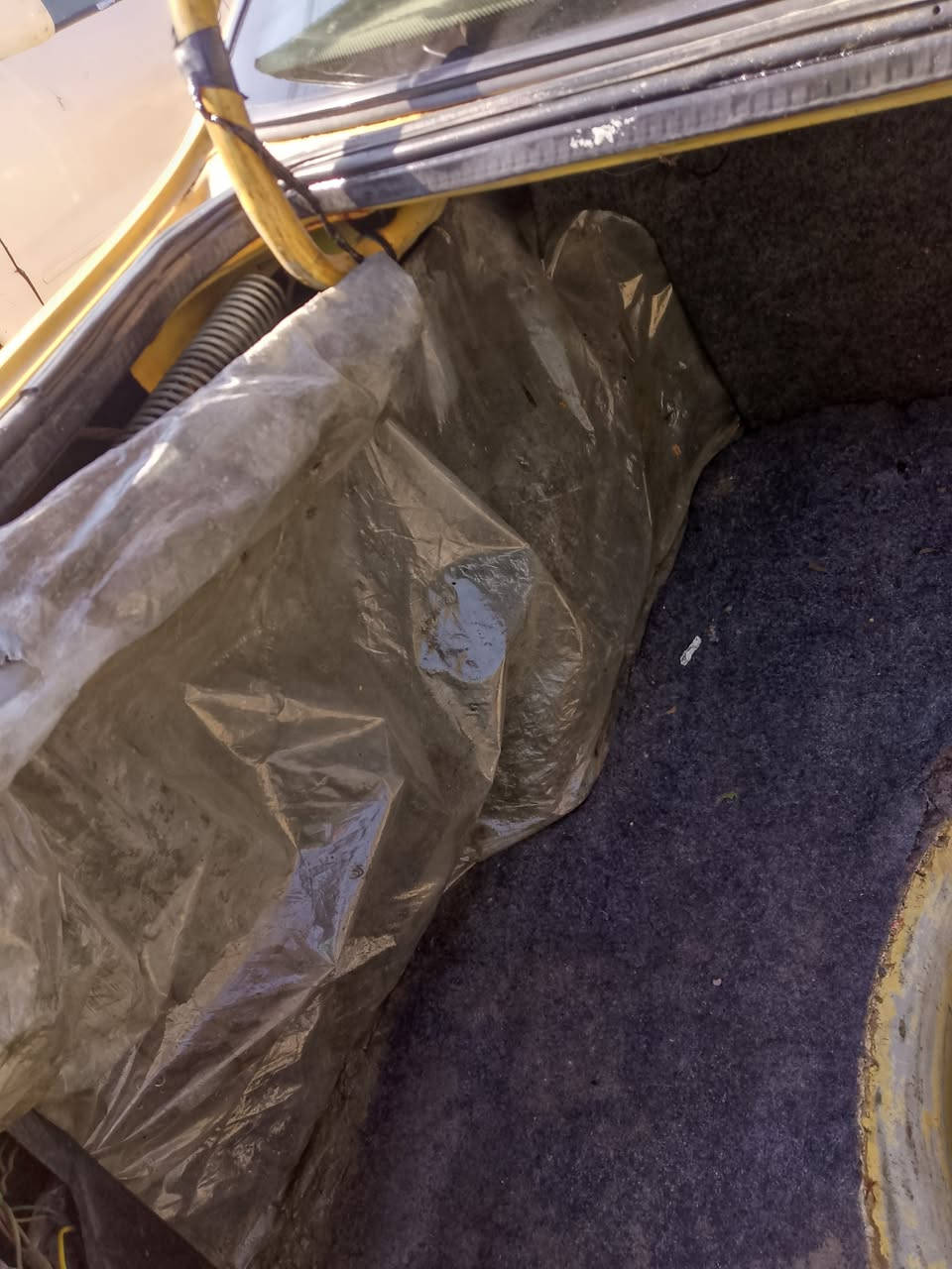 سلام عليكم بيجو لميس سياره  بيها طخه بل جاملغ الامامي رقم نكليزي منتضر بس الاستلام سياره كامله الف متصرف عليها /37بيها مجال حك الجيه /***********/بغداد الجديده
