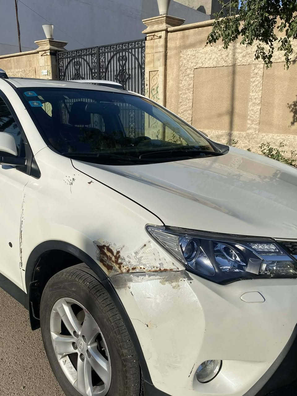 رف فور ٢٠١٣ دخول ٢٠١٤ ياباني وارد  سعودي  ماشيه ٩٤ الف  محرك ٢٥٠٠ عادي محسن تشتغل
صيانه دورية يم الحسام 
بيه حادث جاملخ ايمن امامي ودعامي 
تحتاج بعض الملاحظات مبدل قايش مال تايمك كيس
صدر وتايرات تخم جديد منظمومة تبريد جديدة 
حساسات خلفية كامرة بصمة السيارة فتحة رقم بغداد انكليزي تحويل ثاني المكان بغداد السعر ١٣٥ بيه مجال بسيط 
***********
