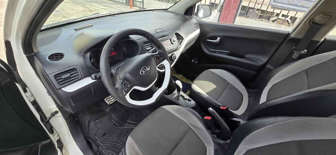 السلام عليكم
كيا بيكانتو 
موديل 2015
ماشيه 190 الف
السياره فول فول ...
- بصمه 
- بانوراما 
- بلوتوث 
- تحكمات ستيرن 
- مري شفط وتحكم كهربائي 
- حساس خلفي 
- الجامات اربعتهن كهربائيه 
- مكفوله السياره من التبديل والصبغ 
بيها ضرر خفيف بل جاملغ الخلفي مثل مموضح بل صور 

السيارة  نضيفه ومتصرف بنزين 
تخم اذاين جديد كلشي بيها مبدل بطاريه ودهن 
اديرلها بس محسن. ومحركها  نضيف. فلتر كير جديد. 
تبريد وتدفئ مكفول. 
السعر / 94 وبيها مجال بسيط 
للاستفسار /*********** 
مكاني اربيل.
