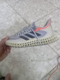 أحذية 4d قطعتين نظافة 99 قياس 42 القطعتين ب85الف07780223929واتساب فقط