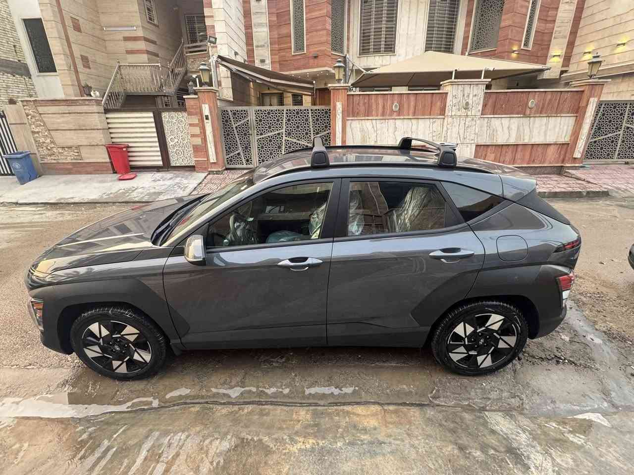 السلام عليكم
للبيع هونداي كونا 2025وارد امريكي
محرك 2000 دوش
دخول جديد ترقيم جديد بغداد وباسمي
ماشية 11 ميل
الحادث مرفق بالمنشور
تبديل قبغ جنطة اصلي
السيارة بدون ايرباك بدون شاصي بدون لغد بدون بارد بدون صبغ. بدون حوض
مواصفات sel
 كشن كهرباء
تبريد قطعتين بصمة وتشغيل عن بعد
وبقية مواصفات معروفة
مكانها بغداد زيونة
السعر 191 وبيها مجال بسيط
***********
