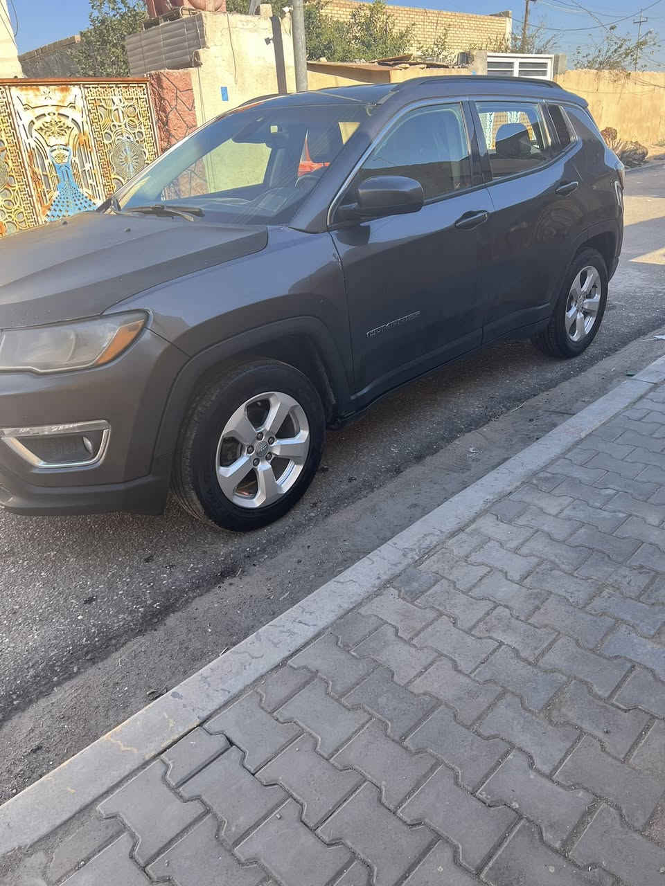 جيب كومباس2018وارد امريكي تبديل البنيد فقط باقي مكفول بأسمي السياره موحوده بالبصره مواصفات بصمة تشغيل وابواب وكاميرا  دواره نقطة عمياء وهراي بيها مواصفات سعرها ١٢٥ اتصال ***********
