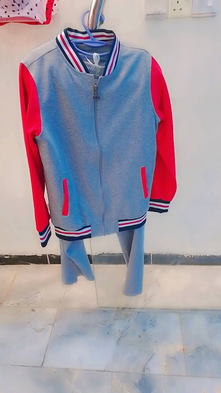 تراكات رياضيه خامته ستن ثخين مبطن سعر ناااار 🔥سعر القطعه 15كل قطعتين 25 يوجد خدمه توصيل للحجز والاستفسار على الرقم ***********
