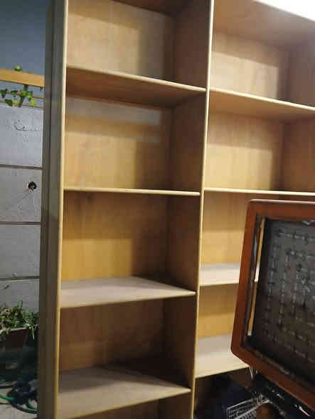 بوفيه ٦ قطع سعر القطعه الوحده ٢٥ بيه مجال خشب صاج نضيفه اي ضرر مابيه مكانه اليرموك 
***********
