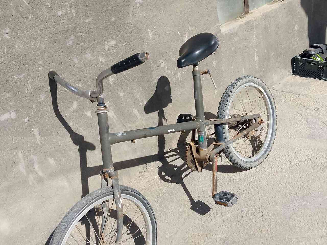 السلام عليكم شباب بايسكل للبيع مكان كربلاء طويريج السياحي سعر 20 فقط الدائره الامامي بنشر الاستفسار***********
