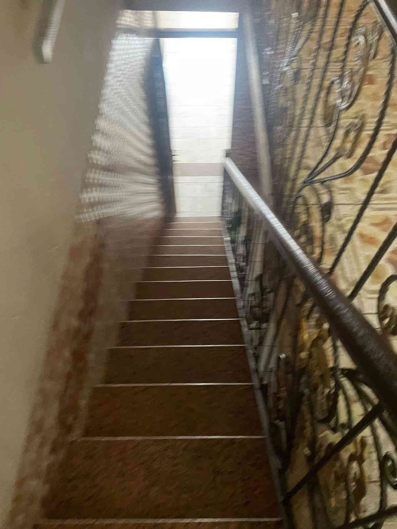 مشتمل 78م للبيع
مشتمل للبيع 

الشعب مقابل جامعه الامام الكاظم 
مساحه 78 م
مدخل واحد 
واجهة  4  
ونزال  19.5

يتكون من طارمة وخدمات خارجية استقبال 
حولي مطبخ 
ومنور وخدمات 
وغرفة نوم 
وطابق الثاني 
غرفتين  نوم وبيتونه سطح

<><><><><><><><><><><><>
للأستفسار مكتب ارض الخيرات
*********** ابوحسين
*********** حسن العقابي
