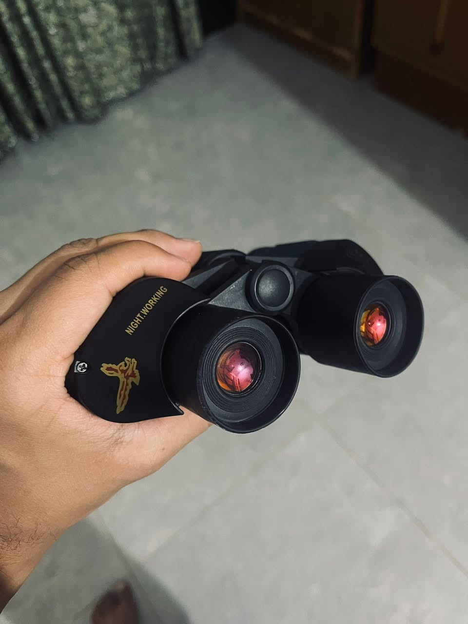 السلام عليكم شباب هاذ ناظور مال صيد جداً جميل مدأ الرؤية 8x35
ألأسم مالتةCOAED OPTICS 
شباب سعرة45وبي مجال الي يحب يتواصل وياي هاذ رقمي ***********بدون ملحقاتة
