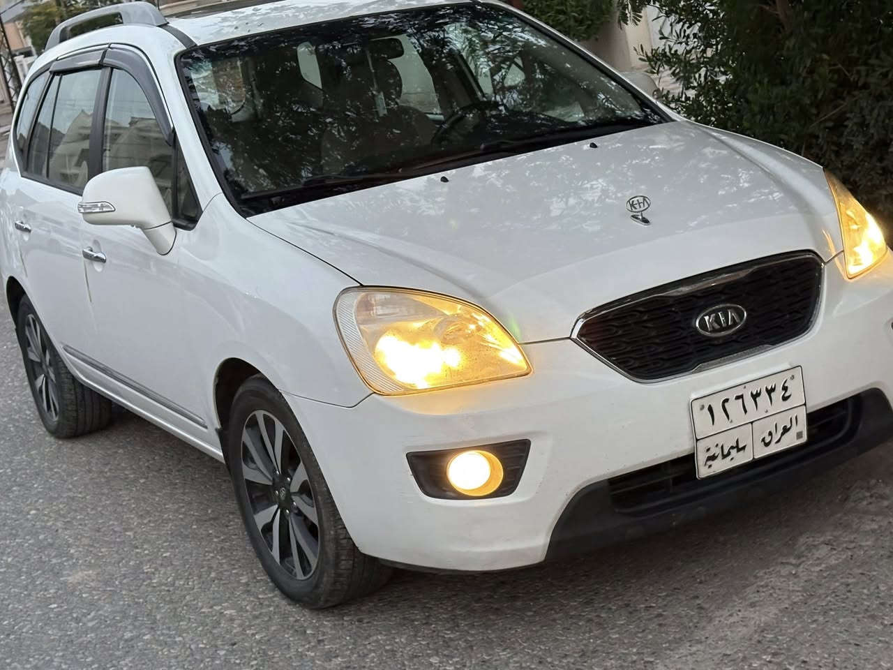 من رخصة الادمن 
كيا كارنز موديل 2013 كلين بدون حادث 
7 راكب كشنات تغليف جلد تاير يوكو هاما
بطاقة بنزين سنويه منتهيه 
السعر 140$ورقة
مكانها كركوك
الاتصال على الرقم ***********
