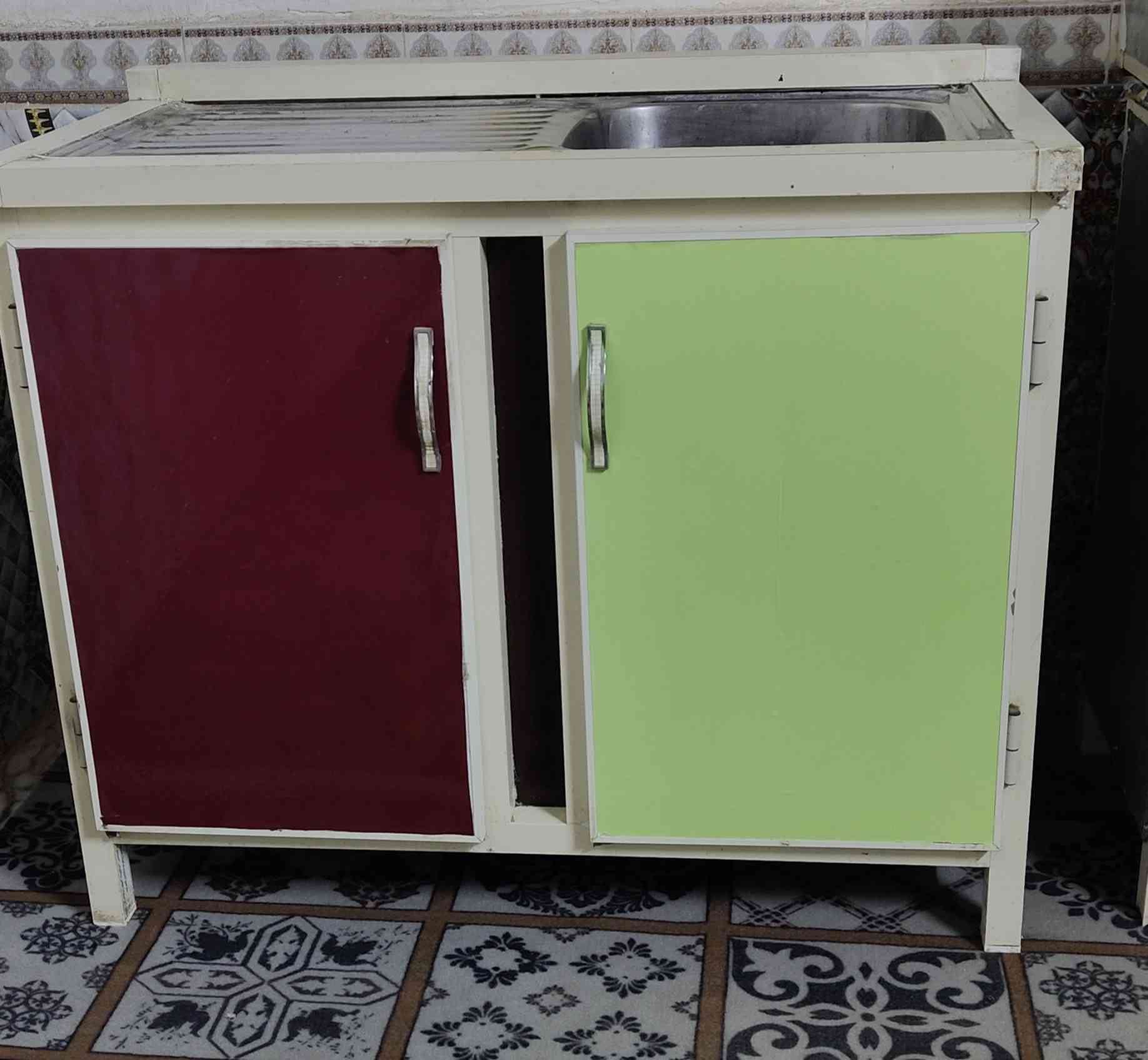 كاونتر كامل هوه وسنكي ماله متر ونص. نضيف كلش. السعر ب 170 وبي مجال لشراي يتفضل خاص او اتصل ع رقم ***********
