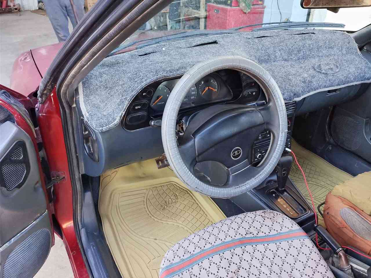 للبيع موديل 96 محرك مفتوح جديد كير اوتوماتيك مكفول 
تبريد شغال
 تخم تاير جديد باتري  جديد 
سنويه جديده باسمنا 
حداديه نظيفة جدا 
السعر 30 بي مجال قليل 
العنوان بابل المسيب 
***********
