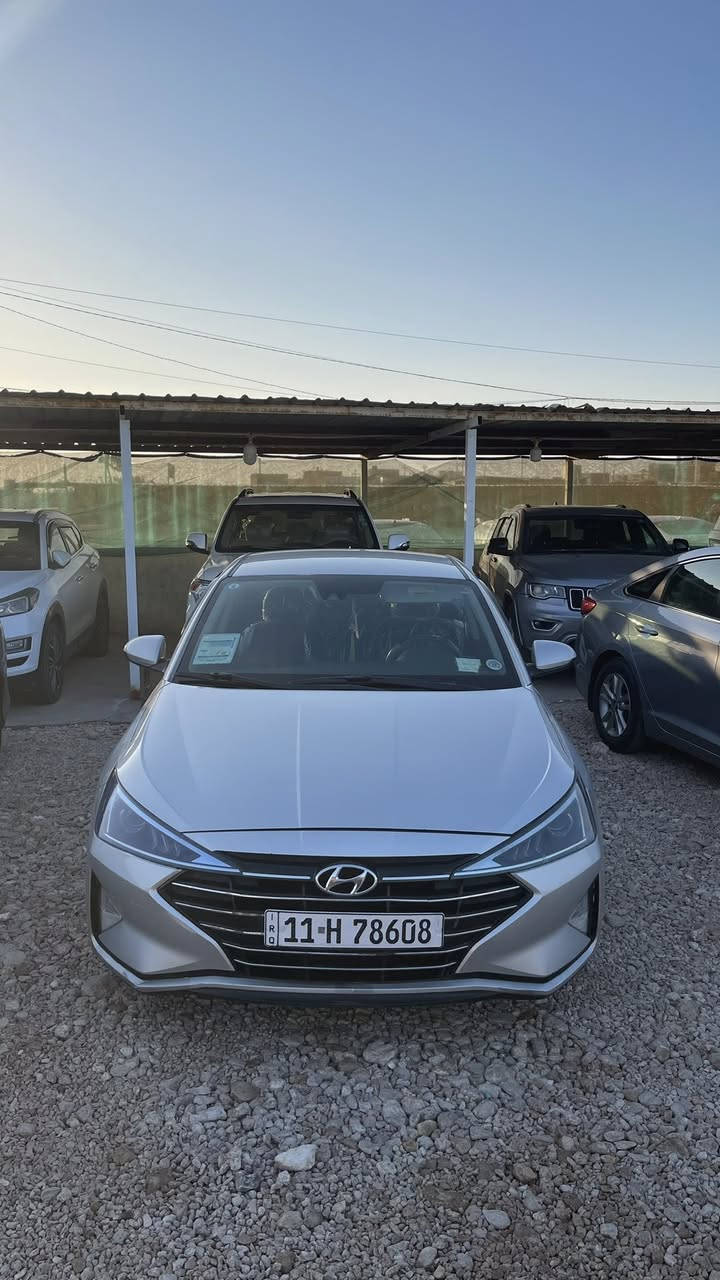 السلام عليكم
النترا موديل 2020
السياره بحاله ممتازه مناقصها ولا برغي 
كير محرك نضيف 
ألم السياره بدون قطره صبغ فقط تبديل باب السايق بلادي نفس اللون ،
نقطه عمياء 
رادارات 
كامره دواره 
الشكل الجديد
تايرات جديده 
صدر حداديه بشرط 
السعر : 130 وبيها مجال 
العنوان : الرمادي 📍
للأستفسار :***********
