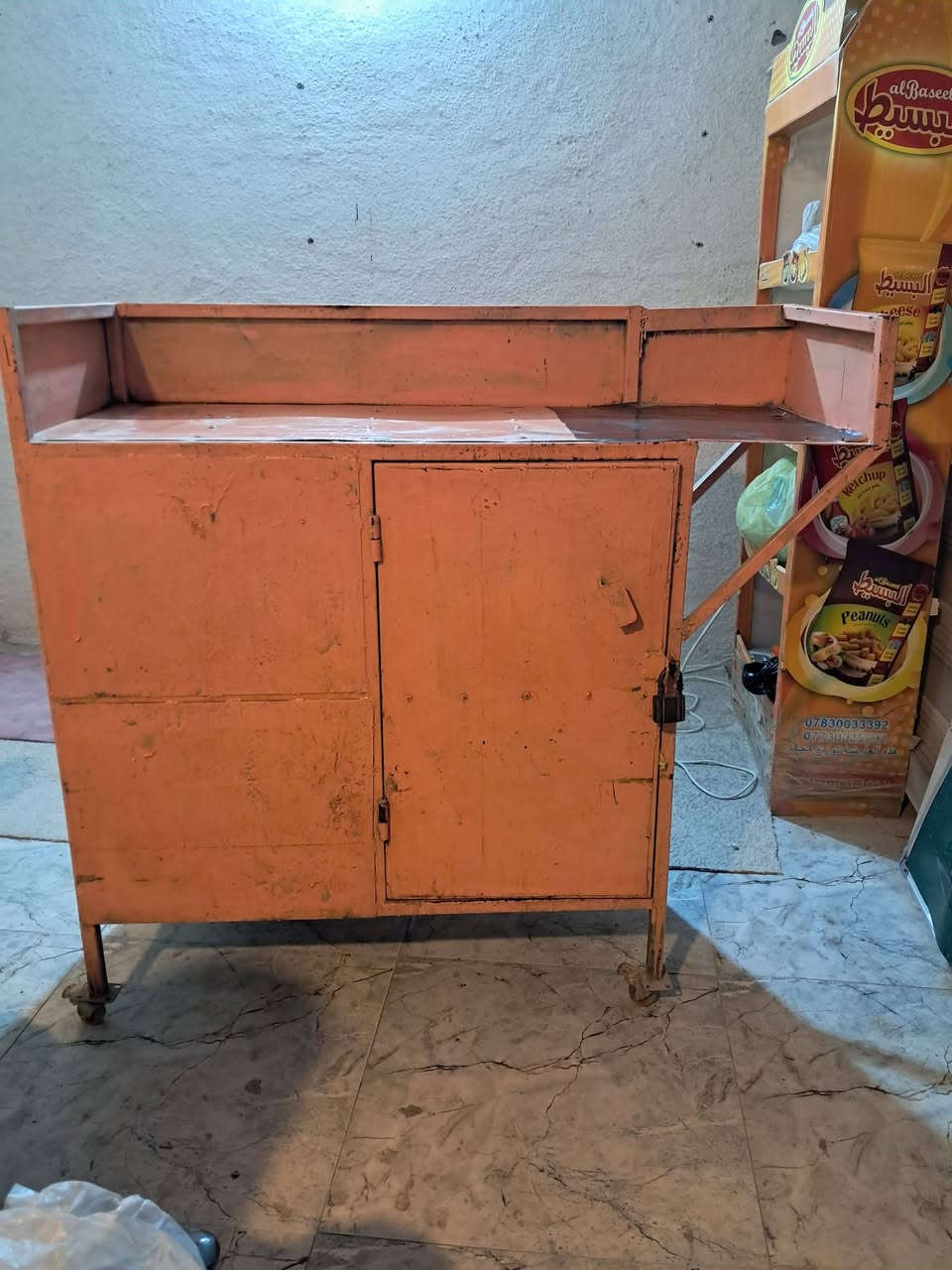 السلام عليكم جنبر للبيع السعر 150  الف العنوان طوريج  حي الجمعية ***********
